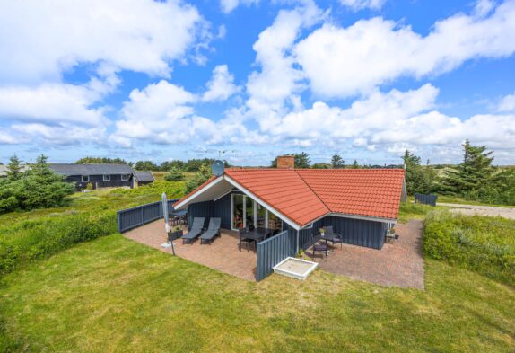 Klassisk sommerhus med brændeovn og sauna