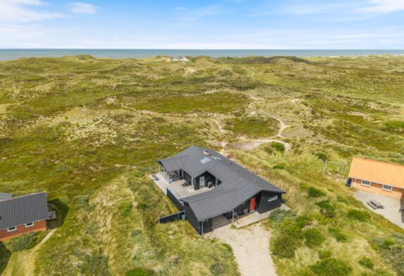Flot feriehus med panoramaudsigt og sauna kun 250 m fra stranden