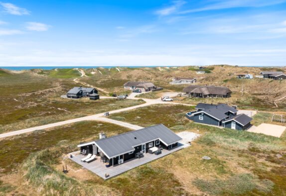 Klassisches, strandnahes Ferienhaus mit Whirlpool