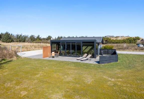 Schönes Ferienhaus mit viel Licht in Houvig, 400 m zum Strand