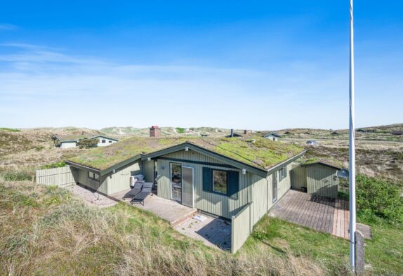 Strandnahes Ferienhaus mit Wintergarten in Houvig