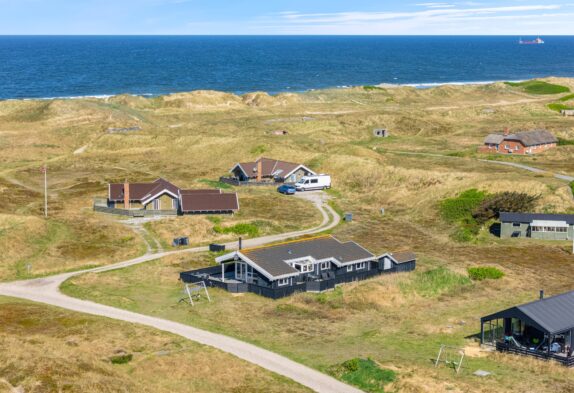 Lichtdurchflutetes Ferienhaus in Houvig nur 200 m zum Strand