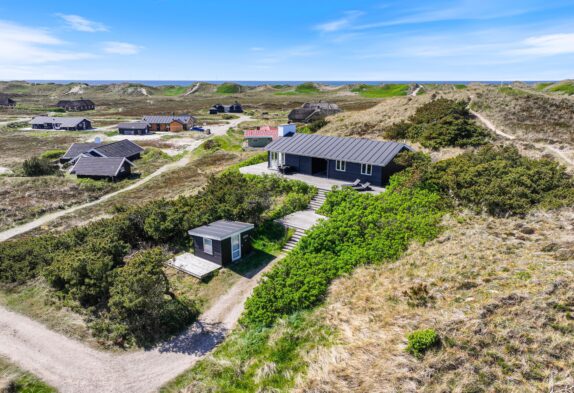 Sommerhus med panoramaudsigt, renoveret i 2020, 350 meter fra stranden