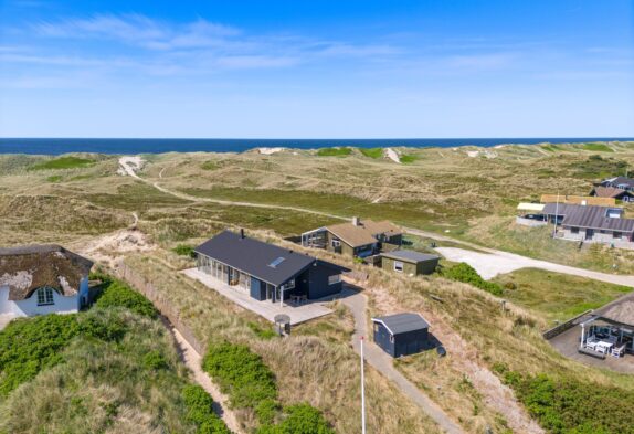 Sommerhus i 1. klitrække med vildmarksbad