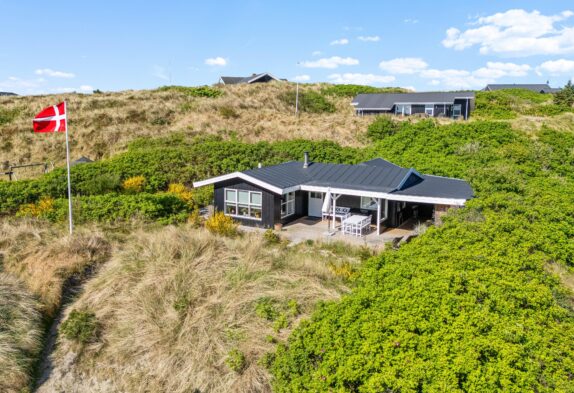 Sommerhus med brændeovn og udebruser