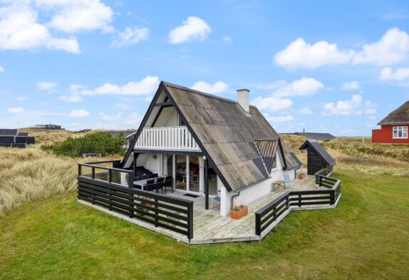 Hyggeligt og dejligt sommerhus med skønne udeområder