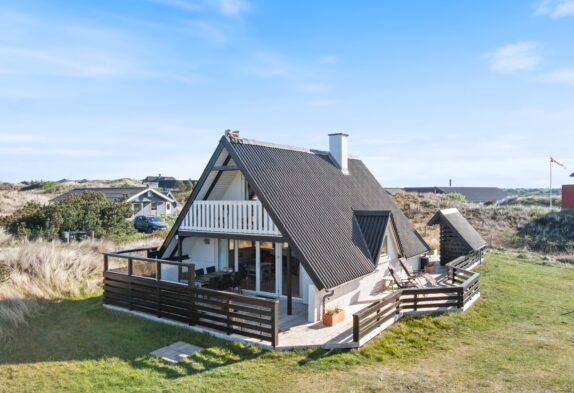 Hyggeligt sommerhus med skønne udeområder