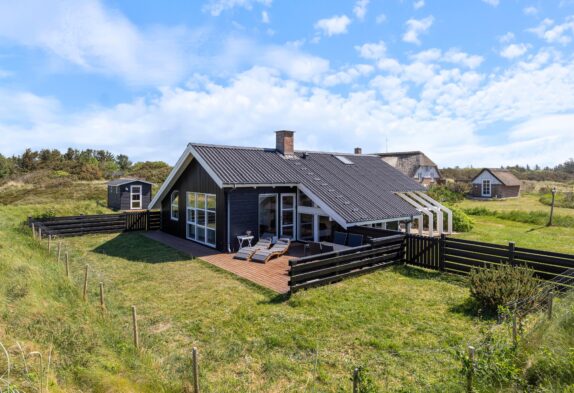 Schönes Ferienhaus mit guten Terrassen in ruhiger Lage