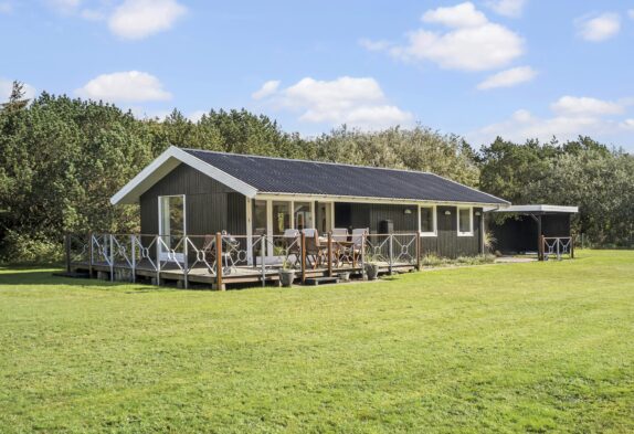 Lyst og velholdt sommerhus midt i naturen på Lodbjerg Hede