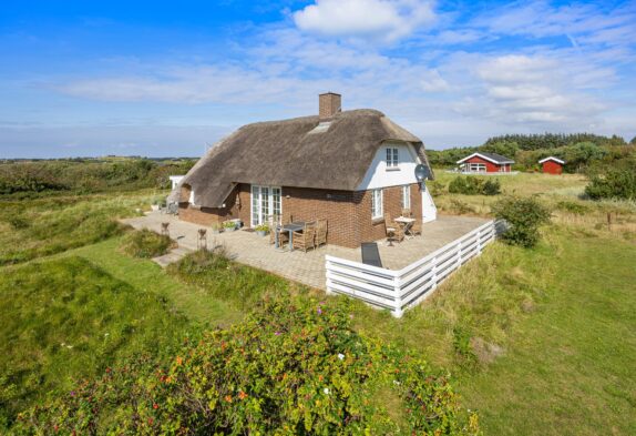 Reetgedecktes Ferienhaus mit Wintergarten