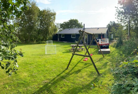 Ferienhaus mit Lademöglichkeit auf grossem Naturgrundstück