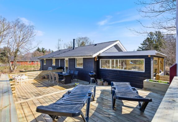 Ferienhaus mit Lademöglichkeit auf grossem Naturgrundstück