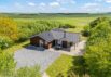 Ferienhaus mit Sauna und Whirlpool auf großem Grundstück (Bild  1)