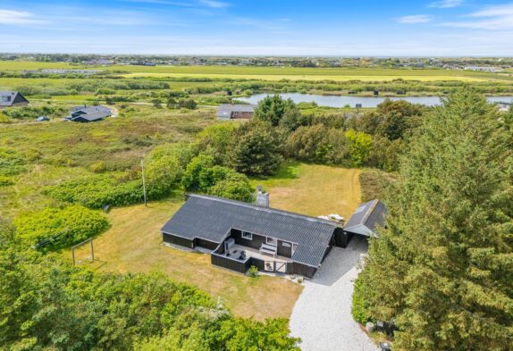 Renoviertes Ferienhaus auf großem Grundstück in ruhiger Lage
