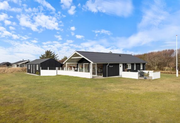 Idyllisches Ferienhaus mit Badetonne und Panoramausblick