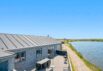 Feriehus med gode terrasser nær fiskesø, med 12 timer gratis fiskeri (billede 2)