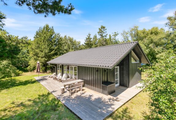 Ferienhaus mit Terrasse auf geschütztem Naturgrundstück