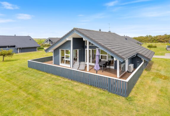 Schönes Ferienhaus in Lodbjerg Hede, Sauna, Whirlpool
