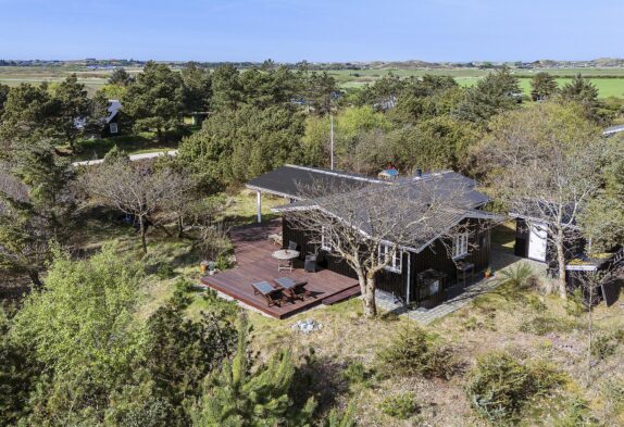 Gemütliches Ferienhaus mit Badetonne in ruhiger Umgebung