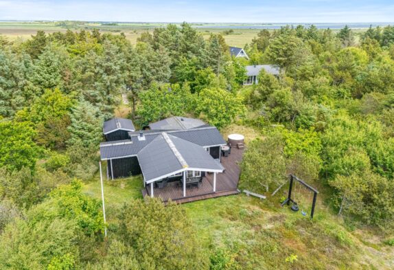 Gemütliches Ferienhaus mit Badetonne in ruhiger Umgebung