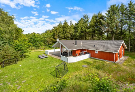 Ferienhaus mit Sauna und Whirlpool. Nah am Angelsee