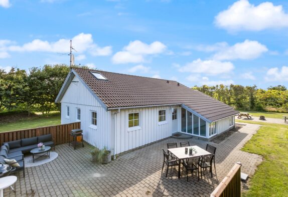 Sommerhus med swimmingpool og grill til en stor familie