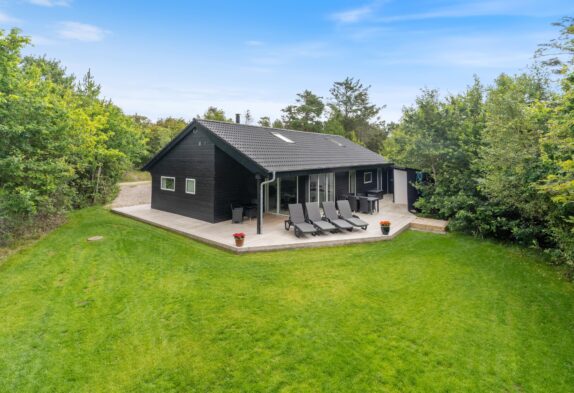 Moderne sommerhus til 6 personer med rolig og naturskøn beliggenhed