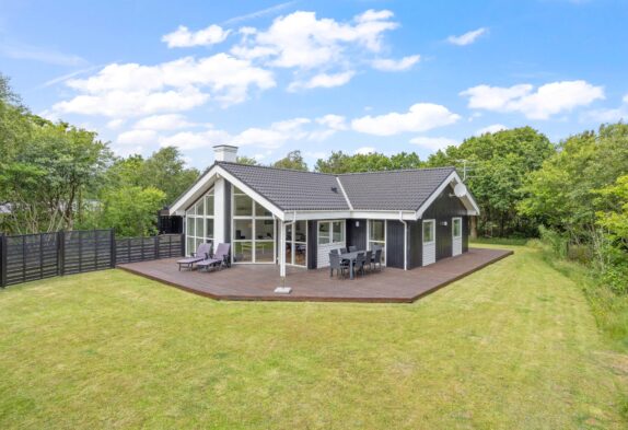 Schönes Ferienhaus mit Aktivitätsraum, Sauna und Whirlpool