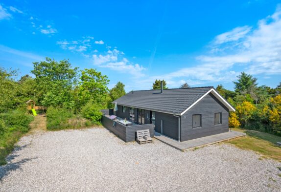 Indbydende sommerhus med spa og sauna