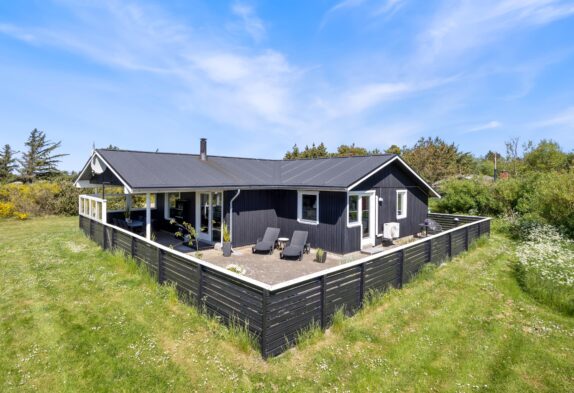 Gepflegtes Ferienhaus mit Whirlpool und Sauna in Lodbjerg Hede