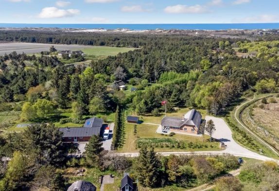 Reetdachhaus mit Sauna und Wintergarten in Fjand