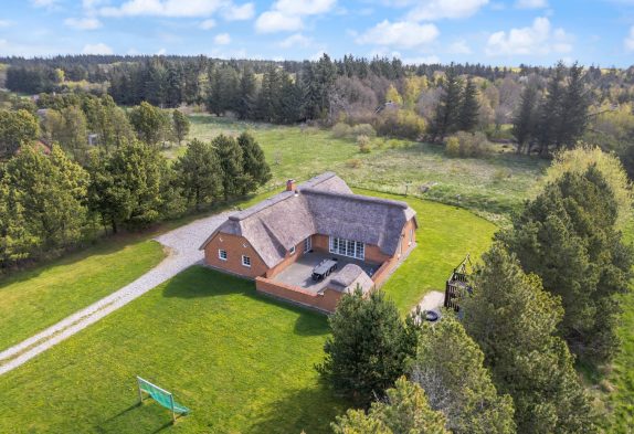 Dejligt, hyggeligt sommerhus med pool, spa og sauna