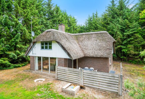 Uriges Ferienhaus mit Sauna auf grossem Grundstück