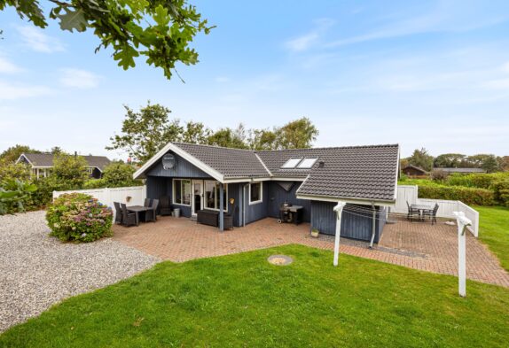 Klassisches Ferienhaus mit Sauna in Fjand