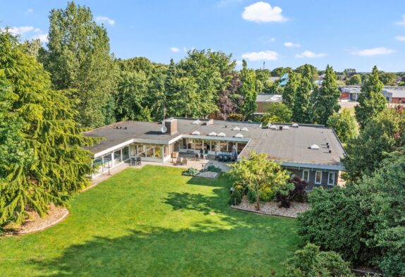 Großes Poolhaus mit Aktivitätsraum ideal für die gesamte Familie