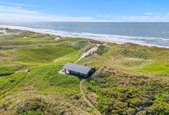 Enkelt sommerhus med panoramaudsigt i Fjand