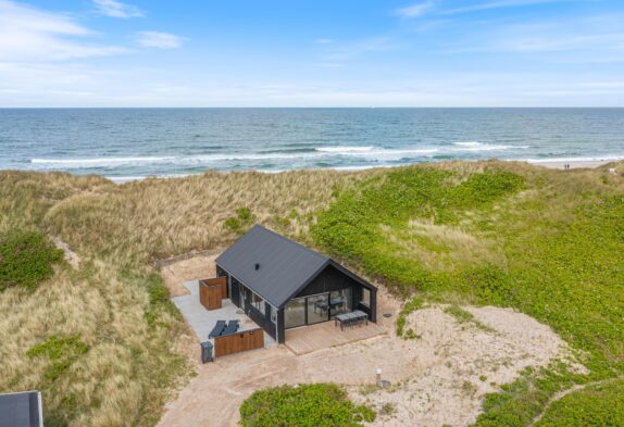 Moderne sommerhus i Fjand med 50 meter til Vesterhavet