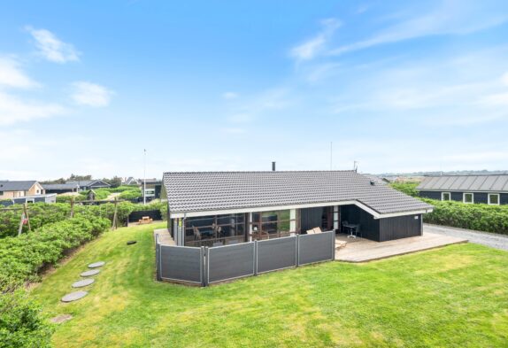 Flot feriehus ved Vesterhavet med både spa og sauna