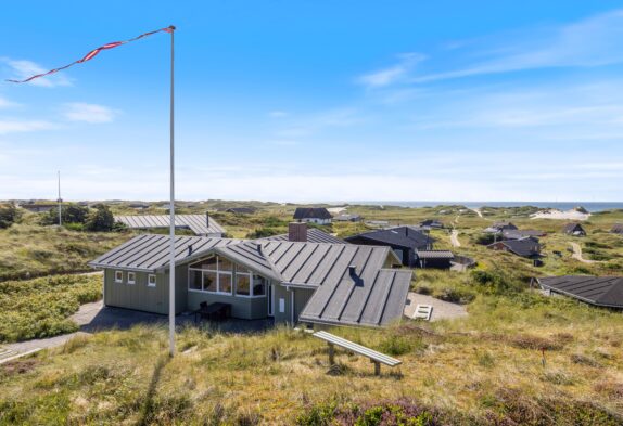 Autentisk og personligt sommerhus med smuk panoramaudsigt