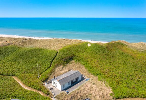 Helles 4-Personen Ferienhaus nur 50 Meter vom Strand entfernt