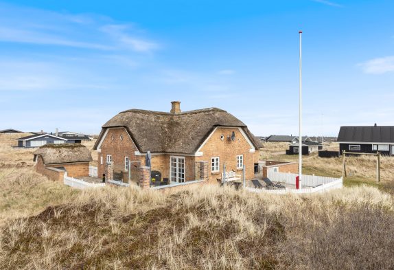 Feriehus med brændeovn til 6 personer – 200 meter fra havet