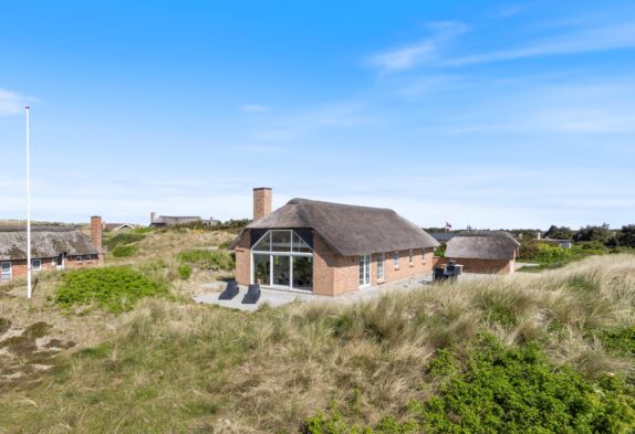 Strandnahes Ferienhaus mit Außensauna und Panoramablick