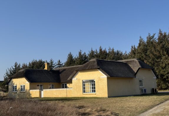 Schönes Poolhaus mit Sauna, 450m zum Wasser, 2 Hunde