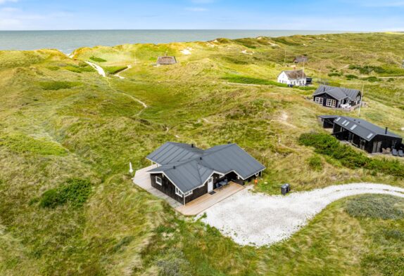 Dejligt sommerhus på kuperet klitgrund tæt på Søndervig