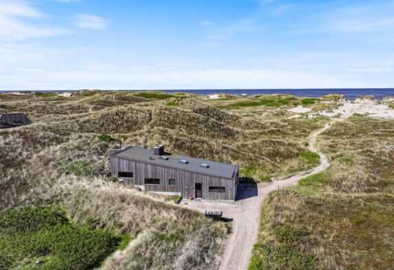 Sommerhus med sauna, spa og vildmarksbad – kun 250m fra havet