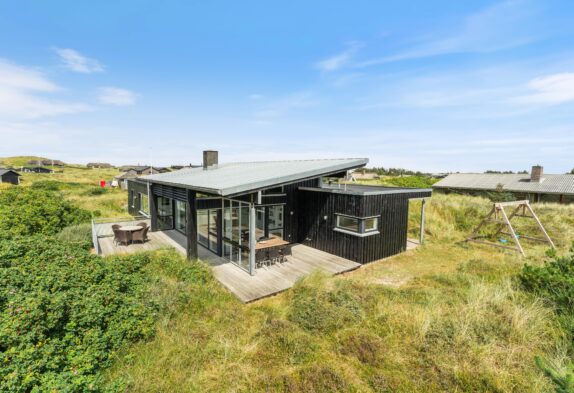 Strandnahes Ferienhaus mit Sauna und Whirlpool in Søndervig