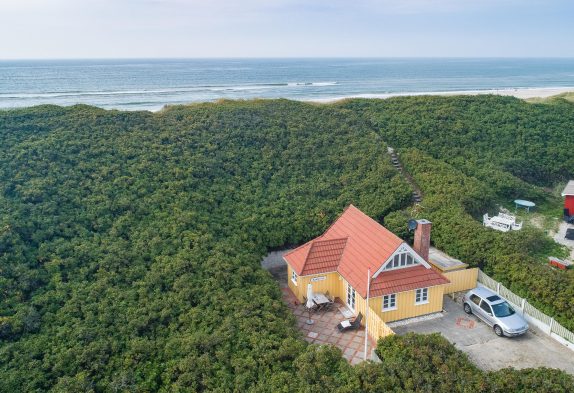 Ferienhaus m. schöner Terrasse und eigenem Strandzugang