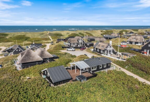 Ferienhaus mit Strandnähe und nah am Ortskern von Søndervig