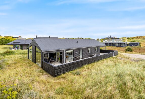 Lyst sommerhus til 6 personer med strandnær beliggenhed