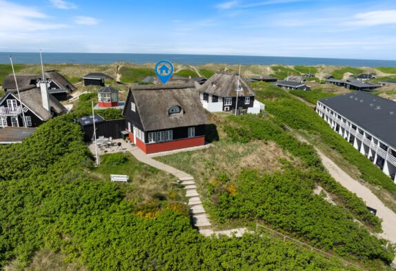 Charmerende sommerhus med panoramaudsigt midt i Søndervig